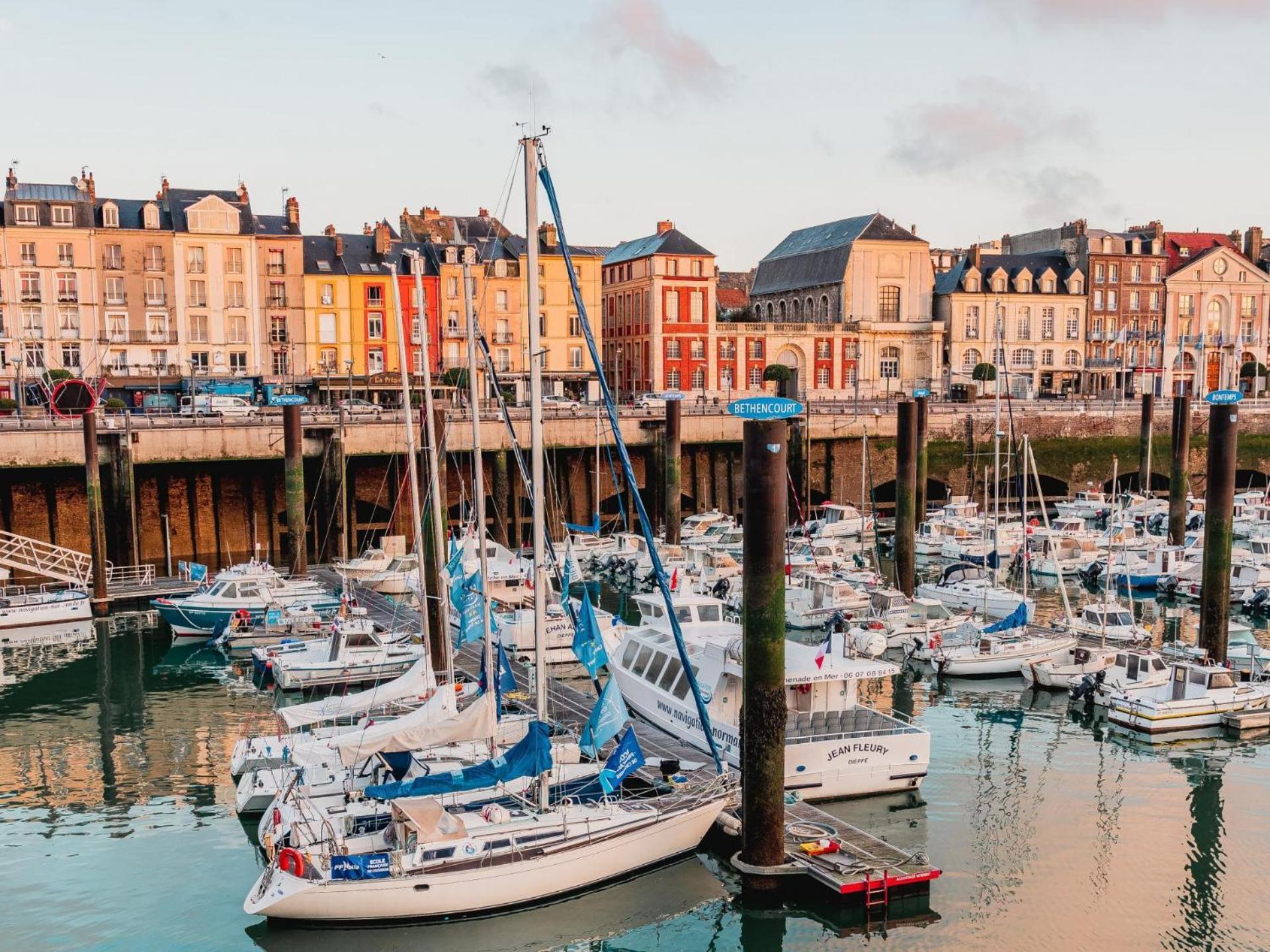 "Hinkley" Centre Ville Place De Parking Prive Dieppe Buitenkant foto